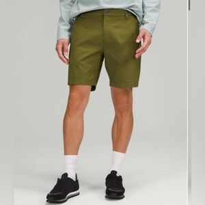 Like New Lululemon Commission Short 7" Size 38 Oxford Fabric Juniper Green